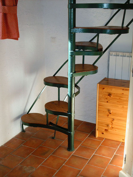 Stair treads, Japanese or Dutch, left foot/right foot, wooden steps