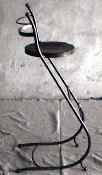 Bar stool in round iron, comfortable and flexible,