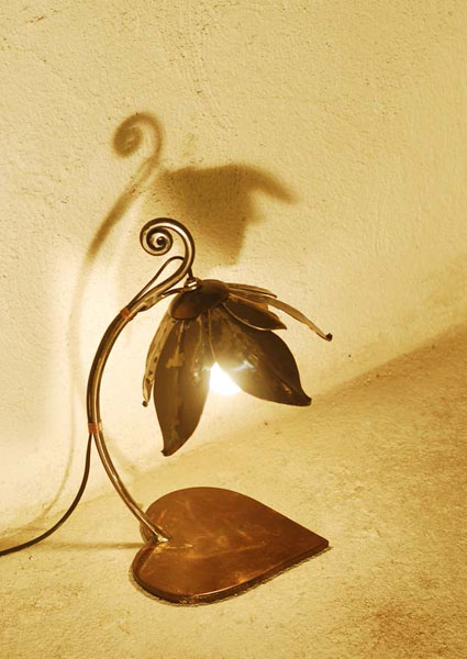 Flower lamp on heart-shaped stand, iron